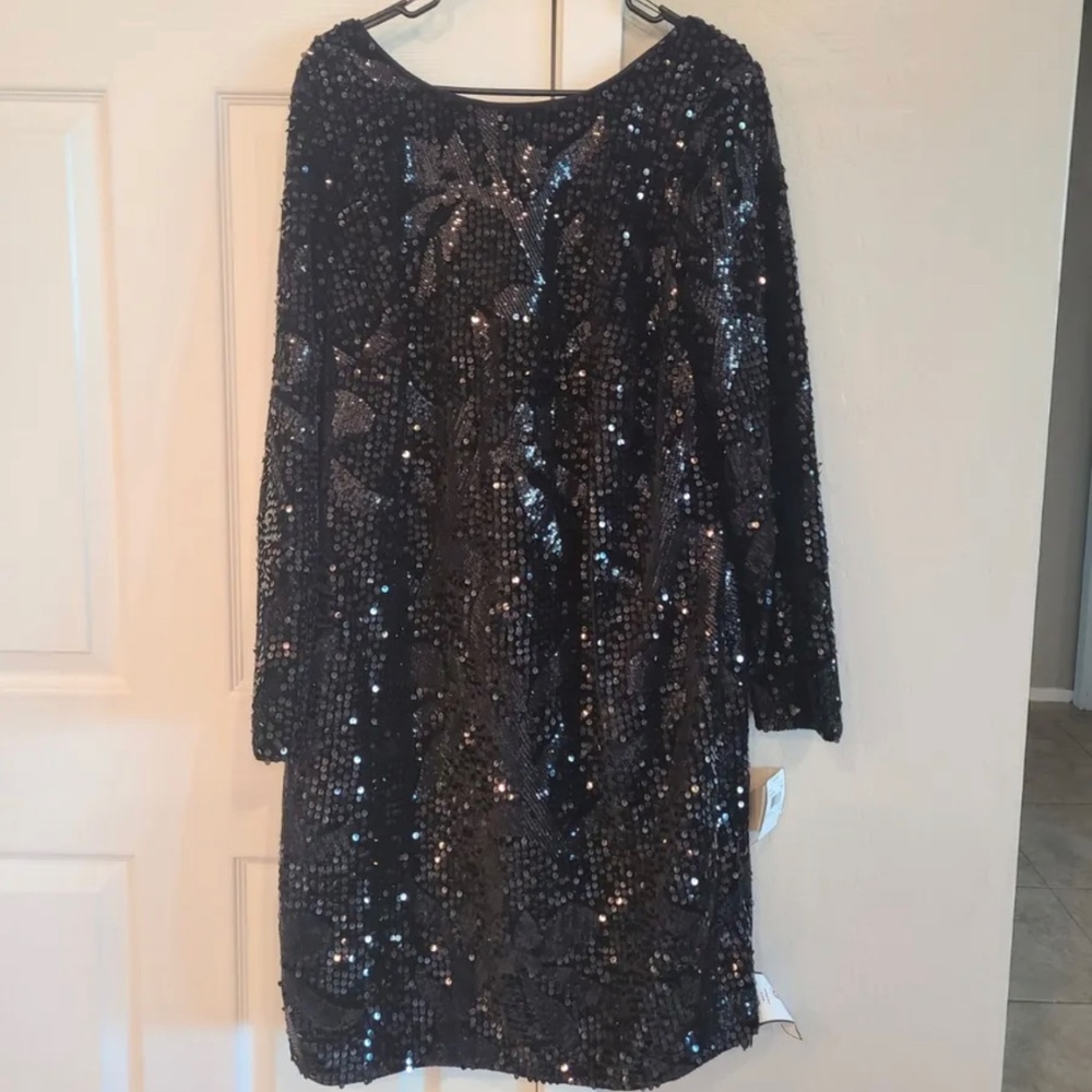 NWT Aidan Mattox Black Sequin V- Neck Long Sleeve Short Length Mini Dress.
